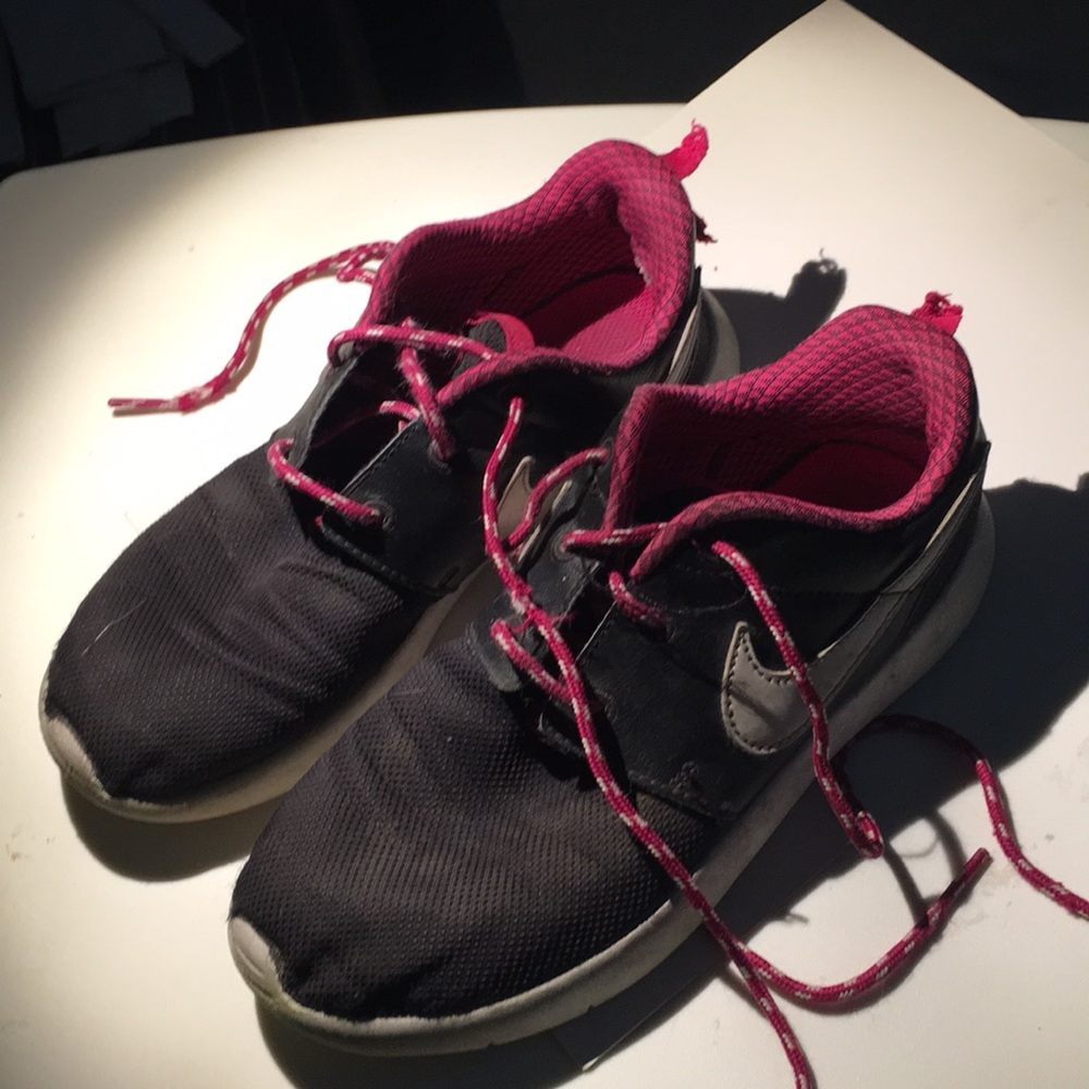 Pink and Black Roshe Runs